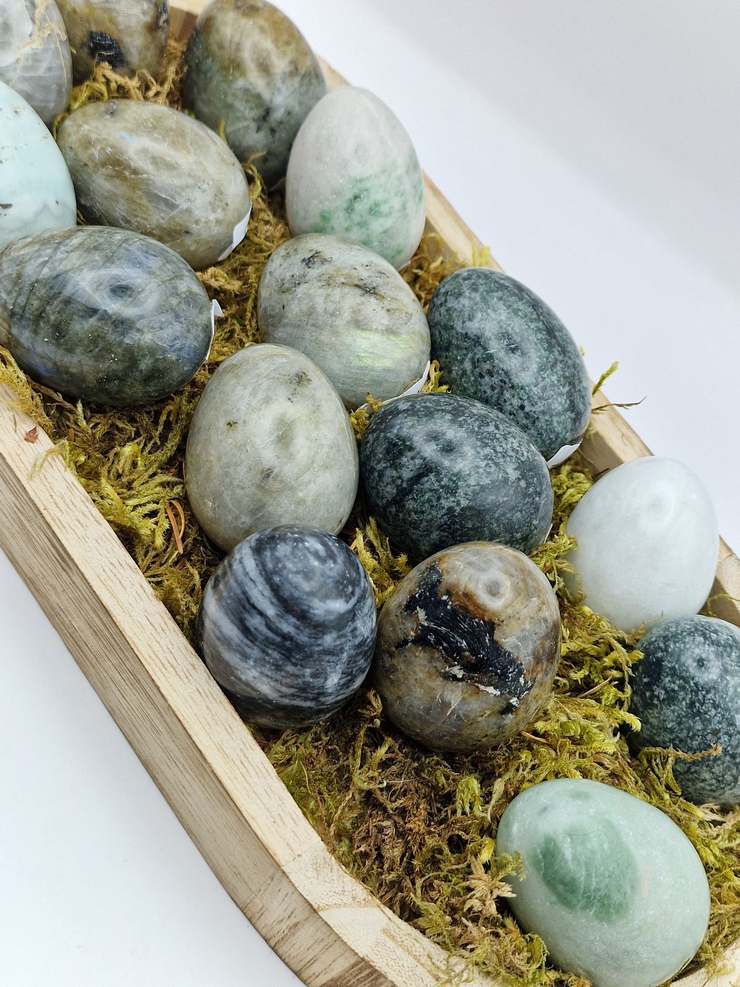 Eier aus verschiedenen Materialien 🥚