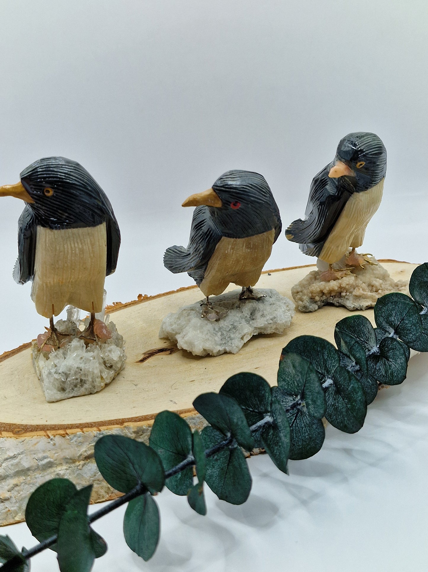Pinguine aus Onyx und Scheequarz auf Quarz 🐧