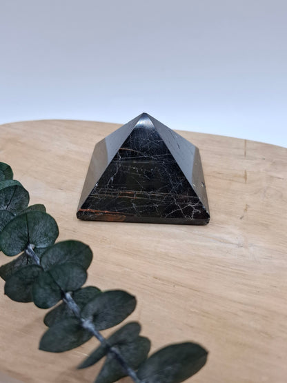 Schwarzer Turmalin Pyramide 🖤  AI37