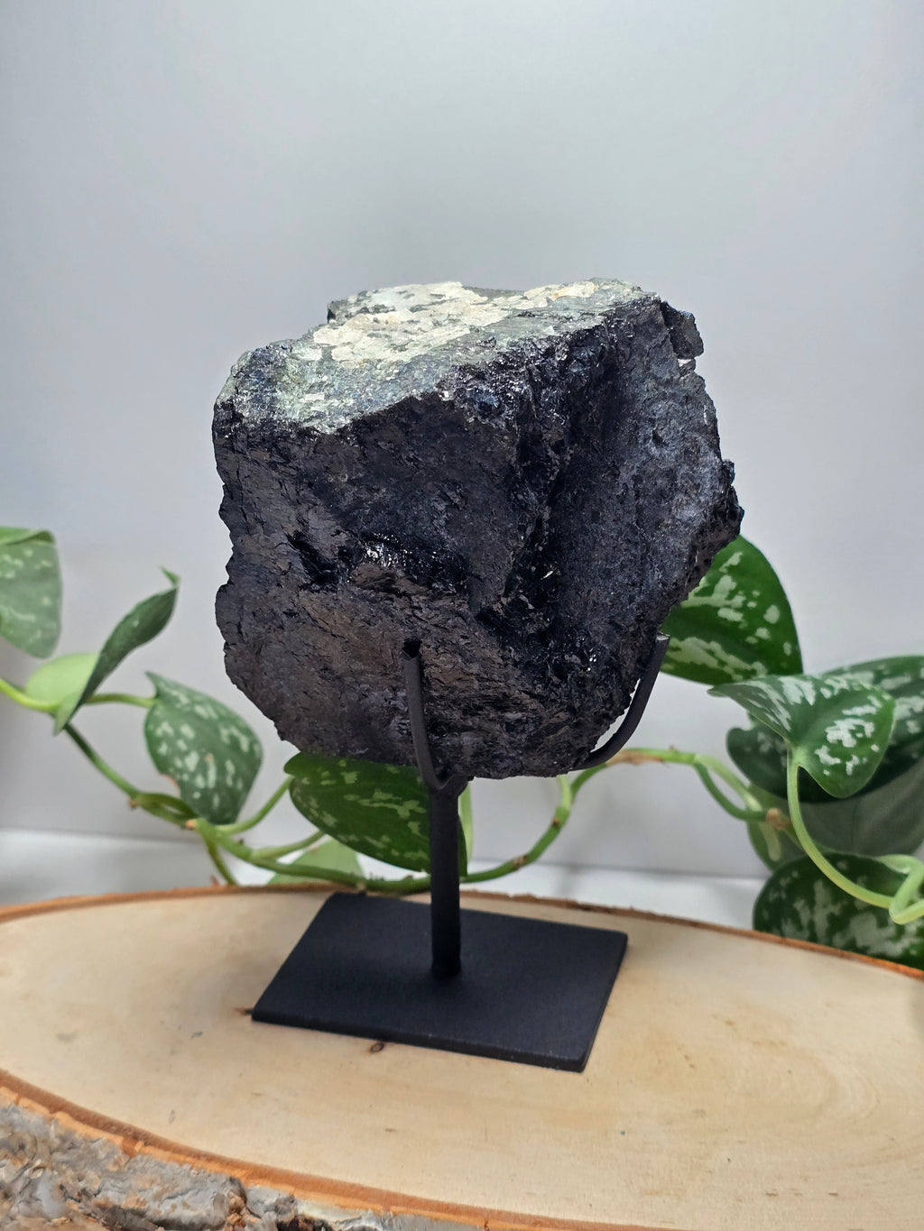 Schwarzer Turmalin auf Ständer 🖤