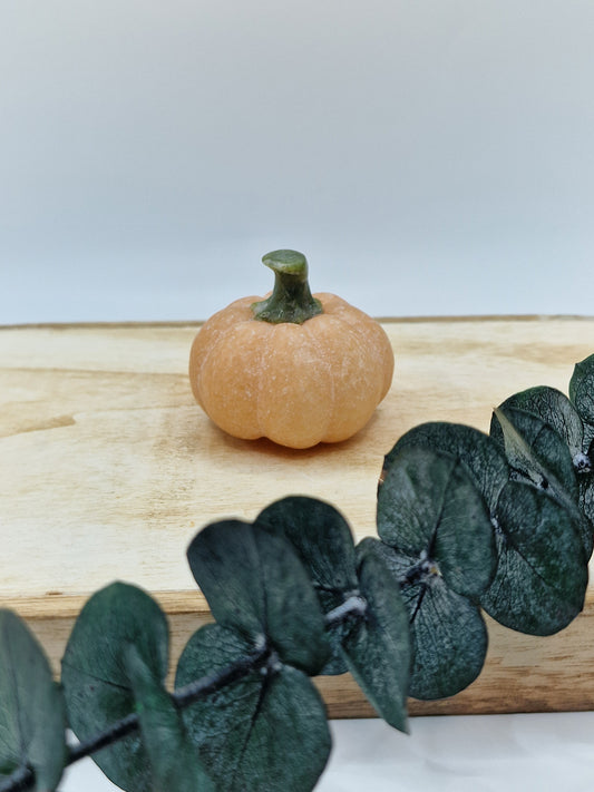 Orangencalcit Kürbis mit Serpentin Stängel 🎃