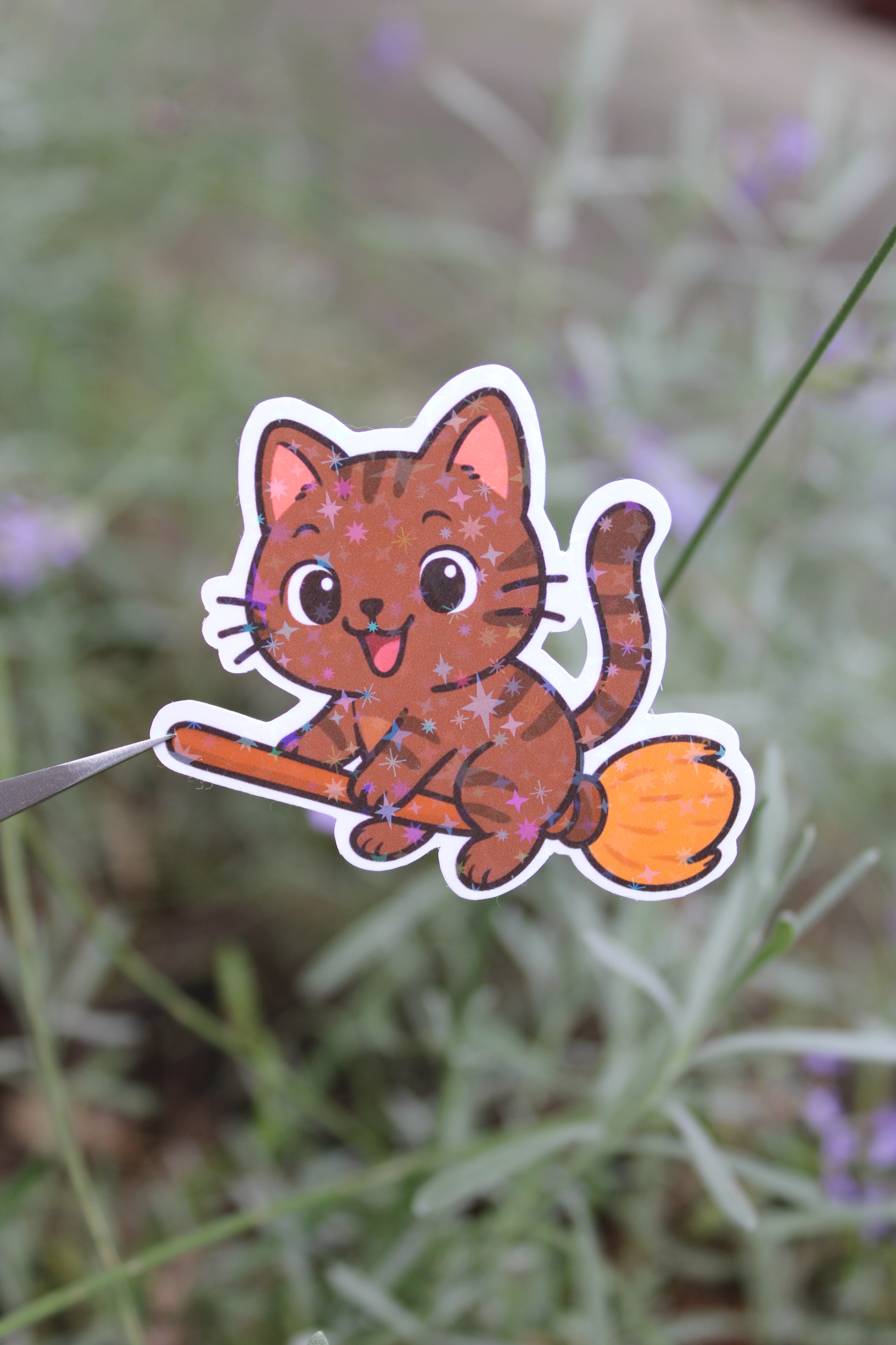Sammy die Katze auf dem Hexenbesen - Sticker/Magnetisches Lesezeichen 🐱
