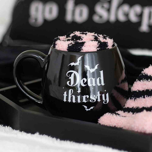 Dead and Thirsty Tasse mit Kuschelsocken ☕️