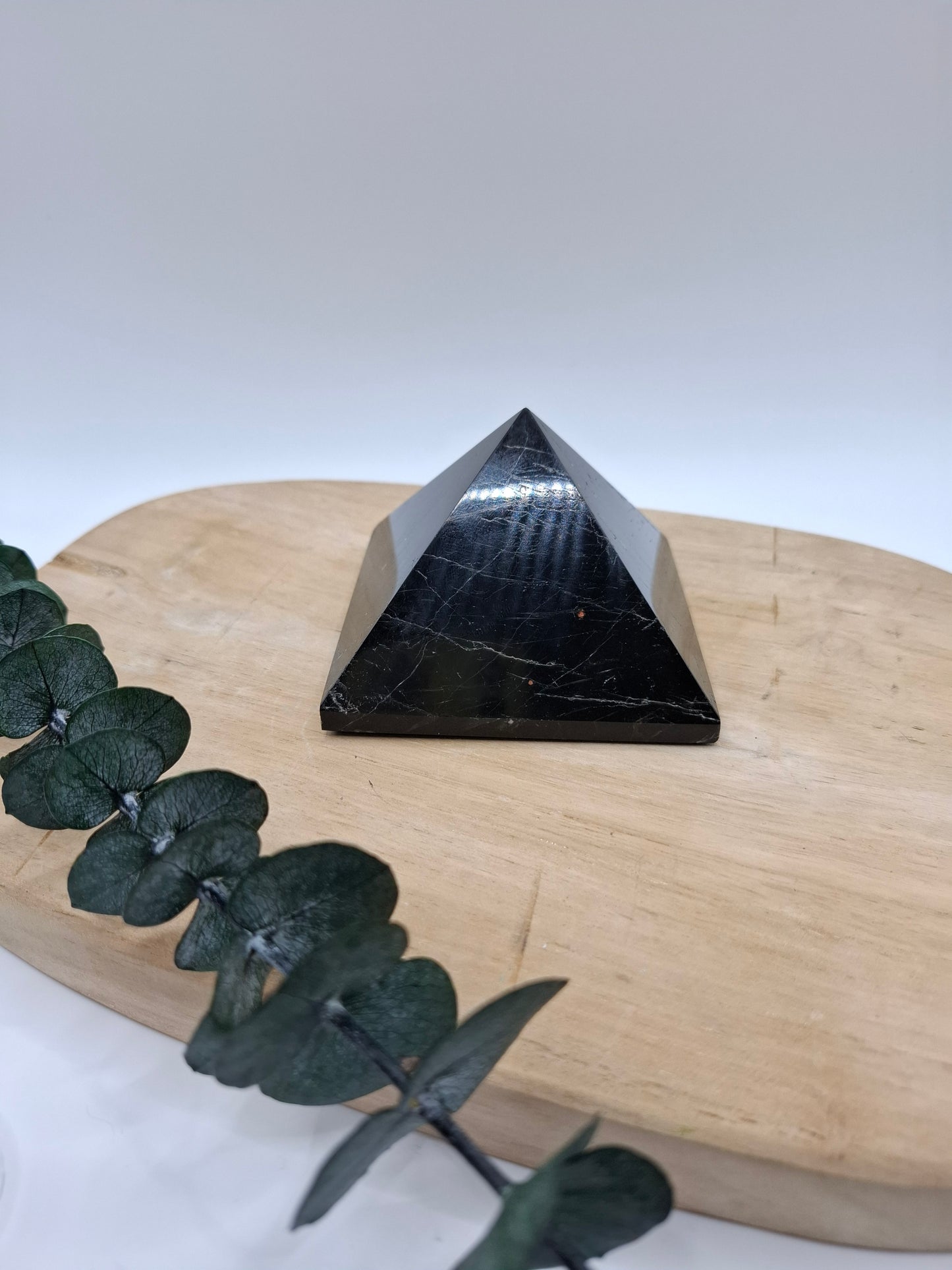 Schwarzer Turmalin Pyramide 🖤  AH63